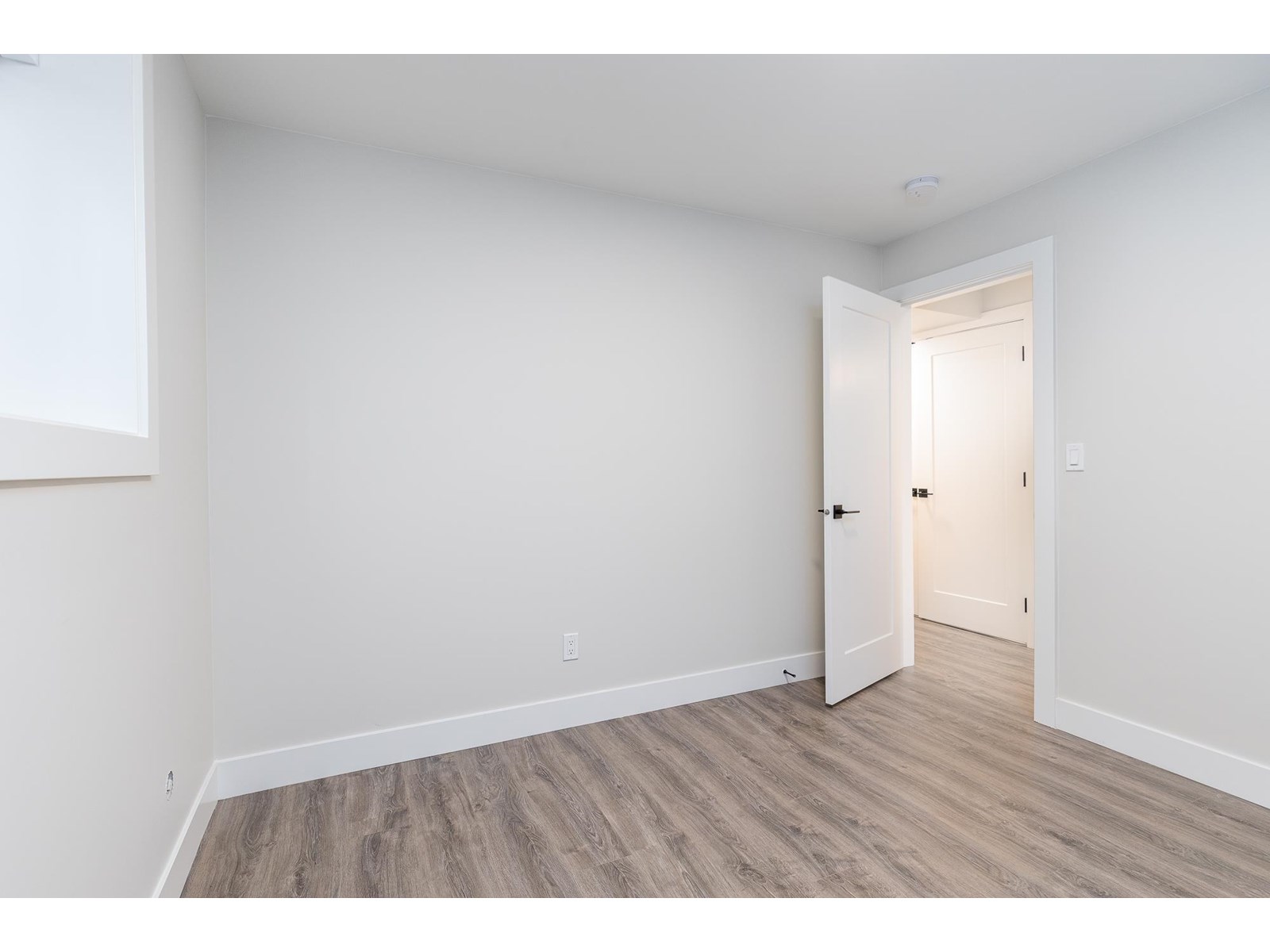 Photo 32 of 16742 20 A Avenue, Surrey BC