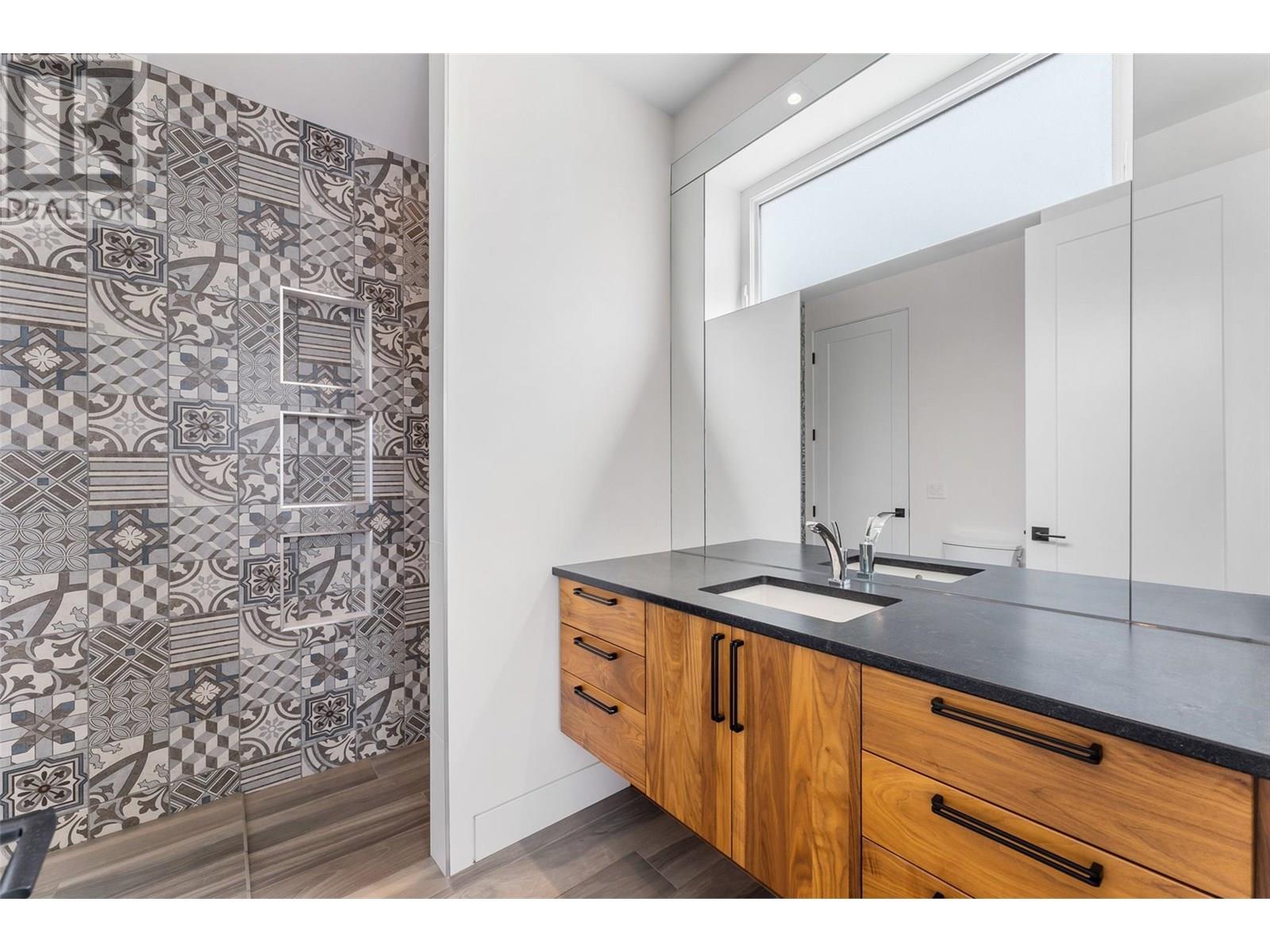  1384 Pinot Noir Drive, West Kelowna
