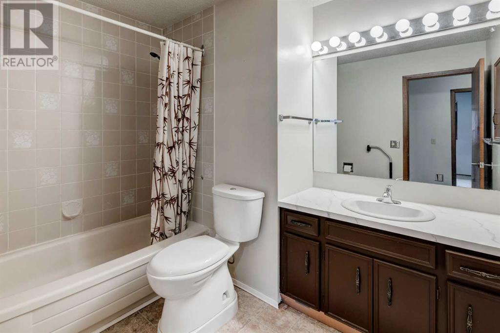 Single Family House 4 Level for Sale in  Beaconsfield Place NW Beddington Heights Calgary 
