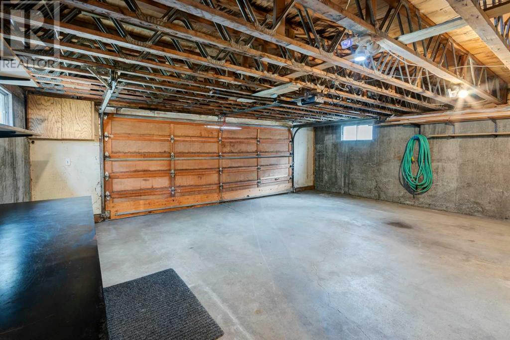 Single Family House 4 Level for Sale in  Beaconsfield Place NW Beddington Heights Calgary 