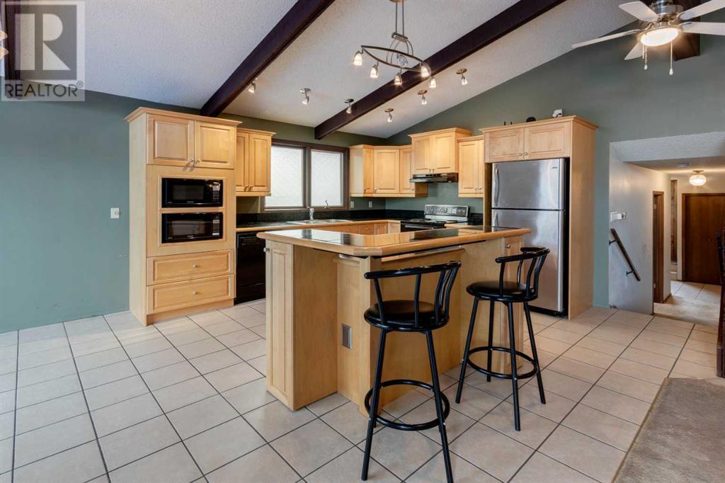 Single Family House 4 Level for Sale in  Beaconsfield Place NW Beddington Heights Calgary 