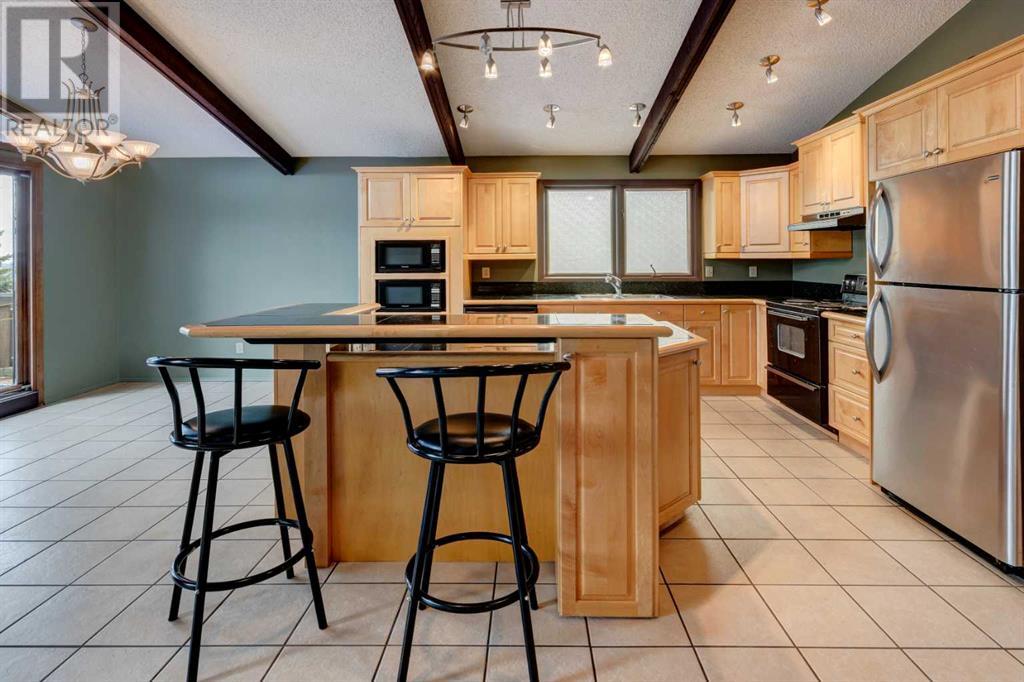 Single Family House 4 Level for Sale in  Beaconsfield Place NW Beddington Heights Calgary 