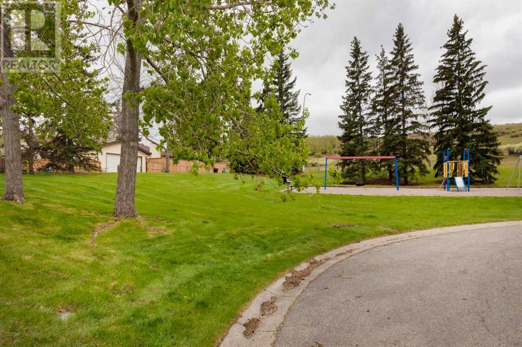 Single Family House 4 Level for Sale in  Beaconsfield Place NW Beddington Heights Calgary 