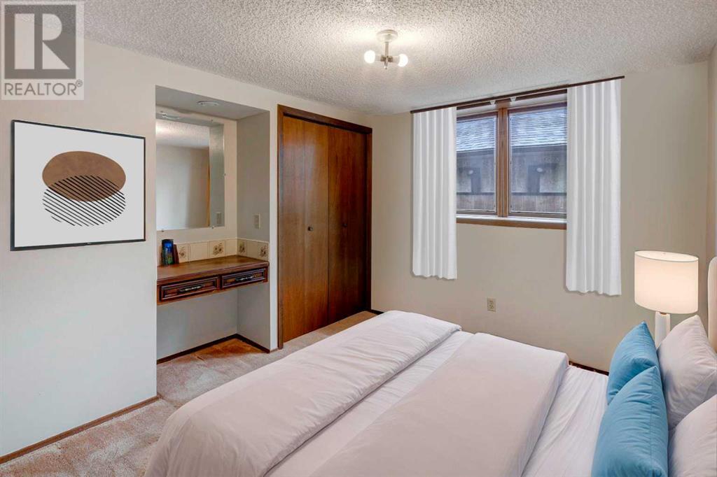 Single Family House 4 Level for Sale in  Beaconsfield Place NW Beddington Heights Calgary 