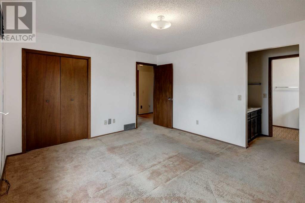 Single Family House 4 Level for Sale in  Beaconsfield Place NW Beddington Heights Calgary 