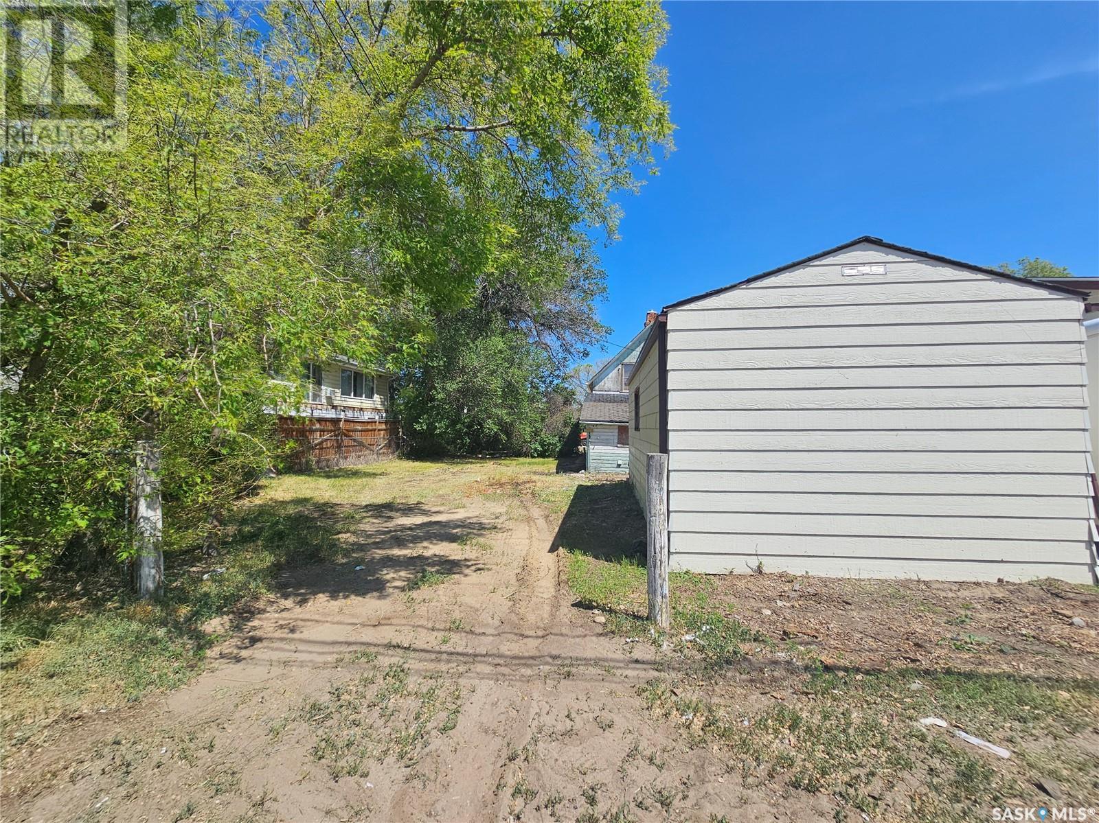 Photo 3 of 58 3rd Avenue Ne, Swift Current SK