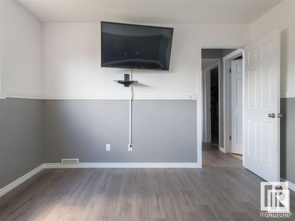 Photo 13 of 6423 180 Street Nw Nw, Edmonton AB