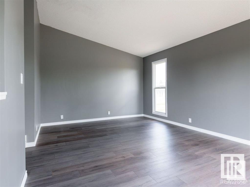 Photo 5 of 6423 180 Street Nw Nw, Edmonton AB