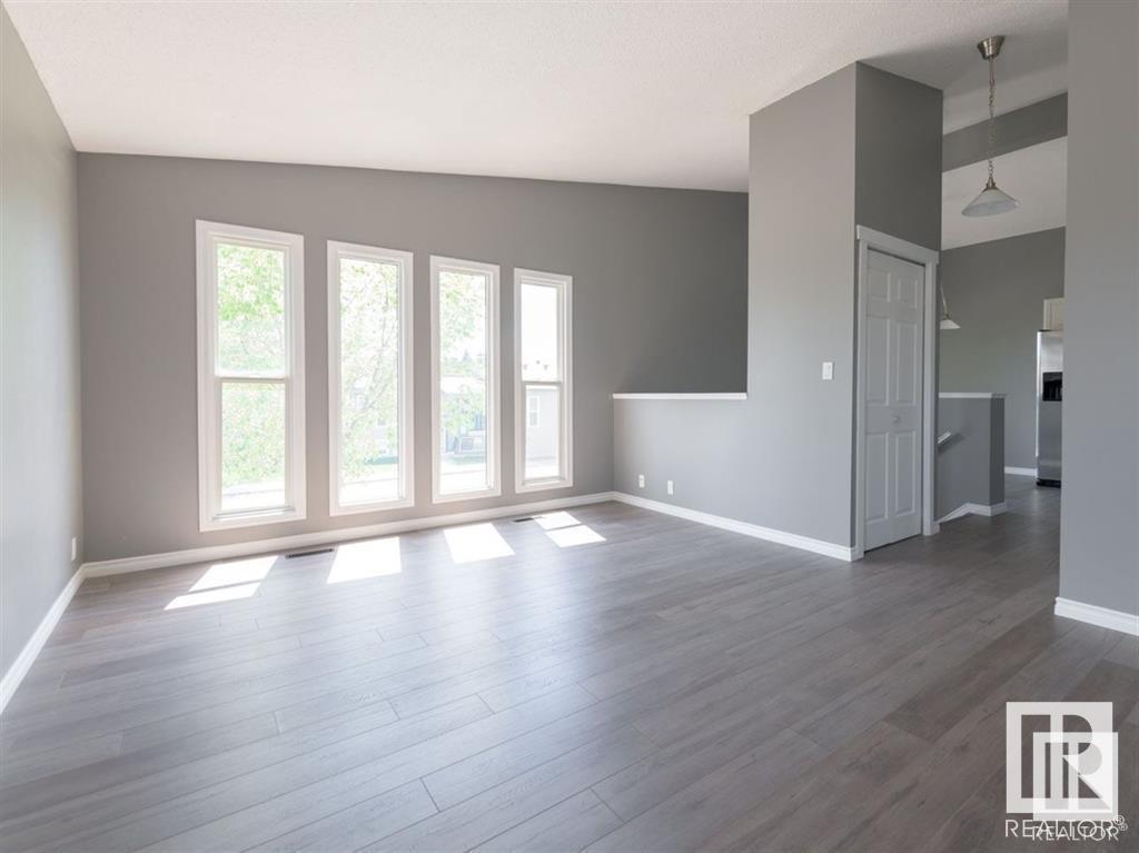 Photo 3 of 6423 180 Street Nw Nw, Edmonton AB