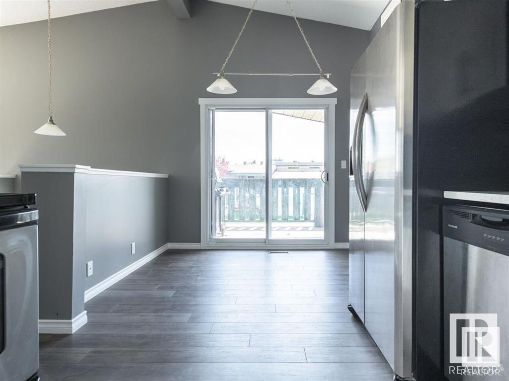 Photo 10 of 6423 180 Street Nw Nw, Edmonton AB