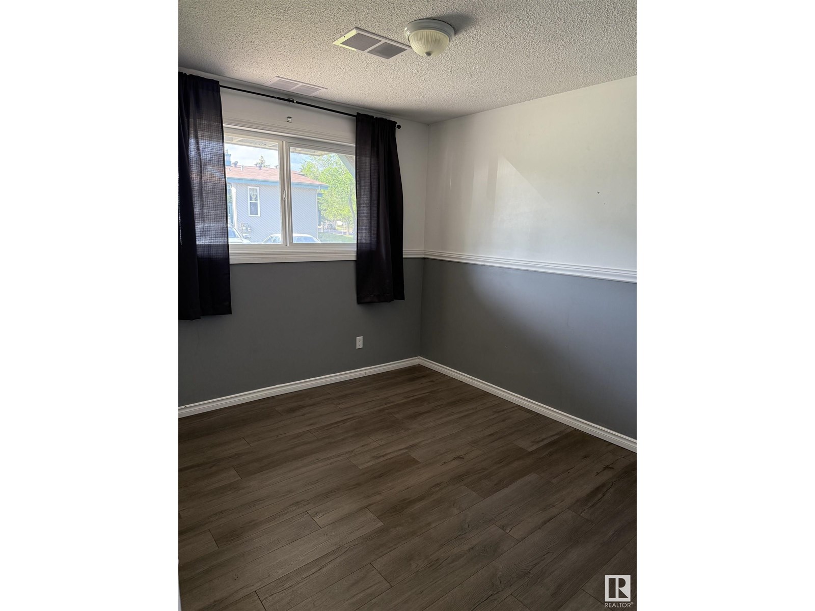 Photo 14 of 6423 180 Street Nw Nw, Edmonton AB