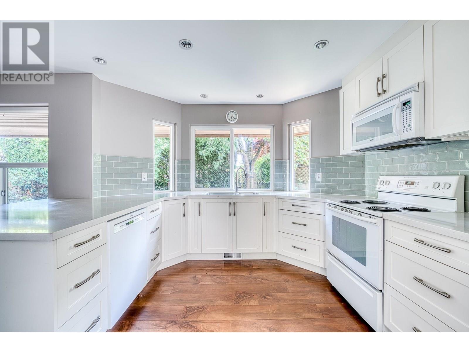Photo 4 of 10680 Bissett Drive, Richmond BC