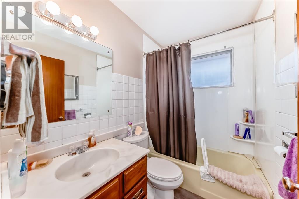 Single Family House Bungalow for Sale in  HOLDEN Road SW Haysboro Calgary 