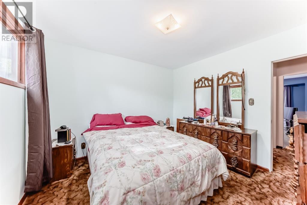 Single Family House Bungalow for Sale in  HOLDEN Road SW Haysboro Calgary 