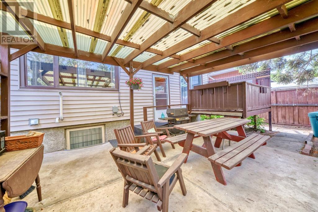 Single Family House Bungalow for Sale in  HOLDEN Road SW Haysboro Calgary 