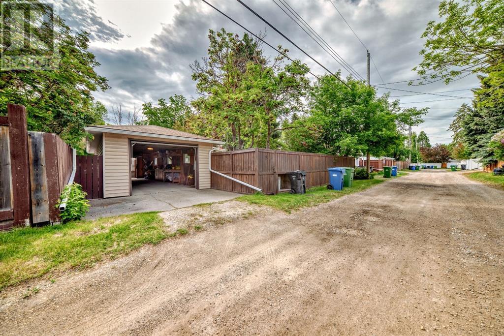 Single Family House Bungalow for Sale in  HOLDEN Road SW Haysboro Calgary 