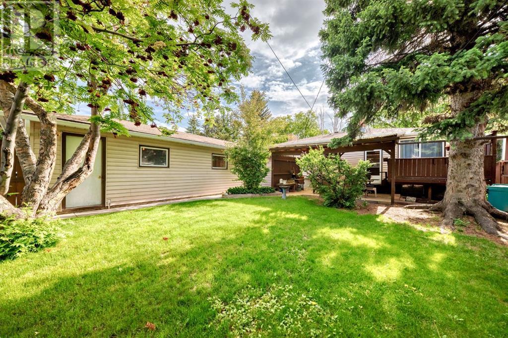 9 HOLDEN Road SW, Calgary, Alberta