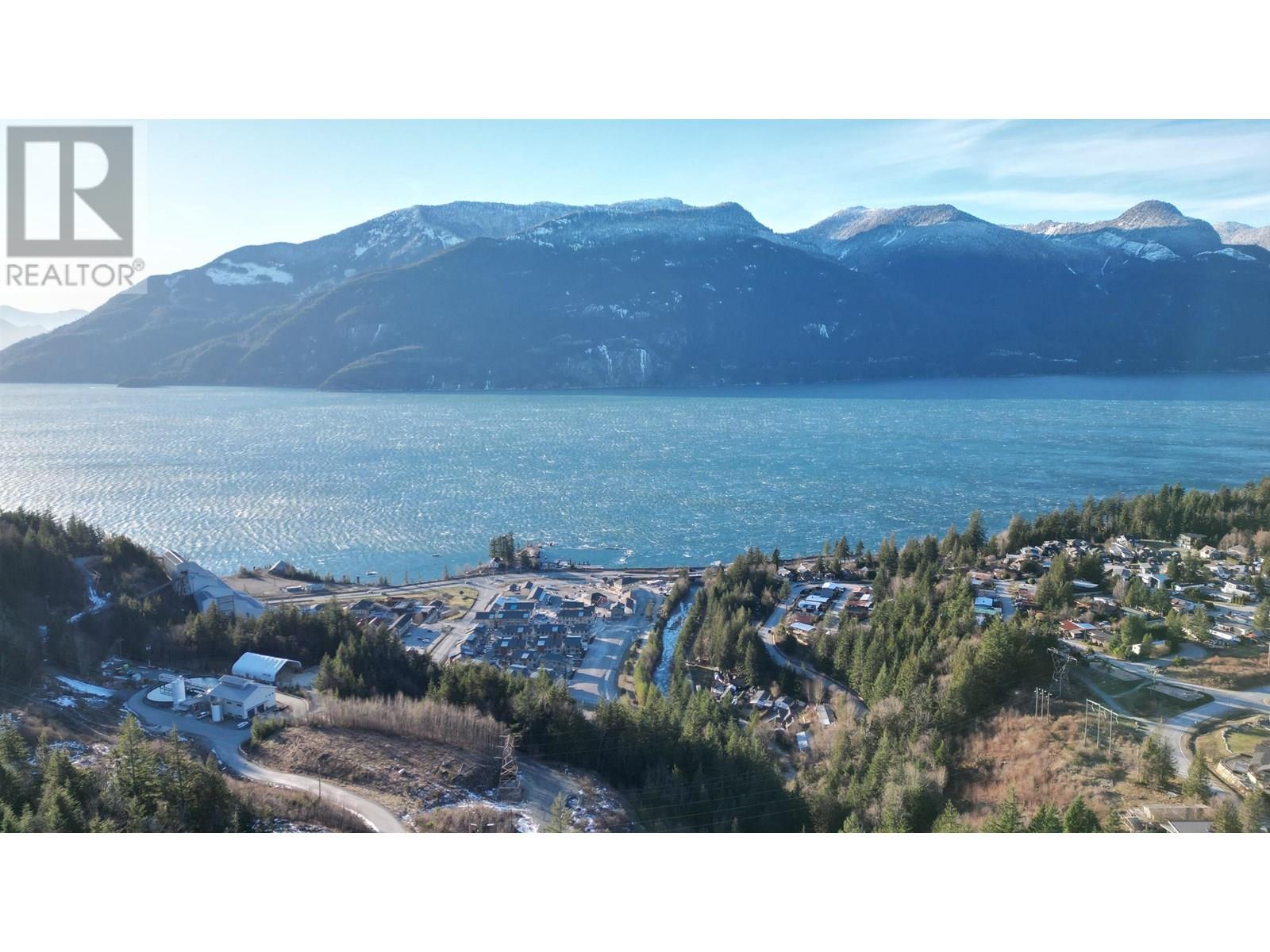 Photo 3 of 1121 Copper Drive, Squamish BC