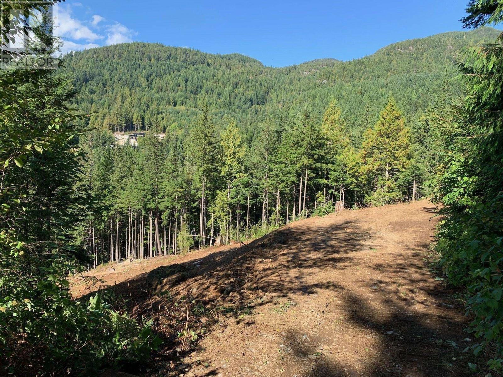 Photo 8 of 1121 Copper Drive, Squamish BC