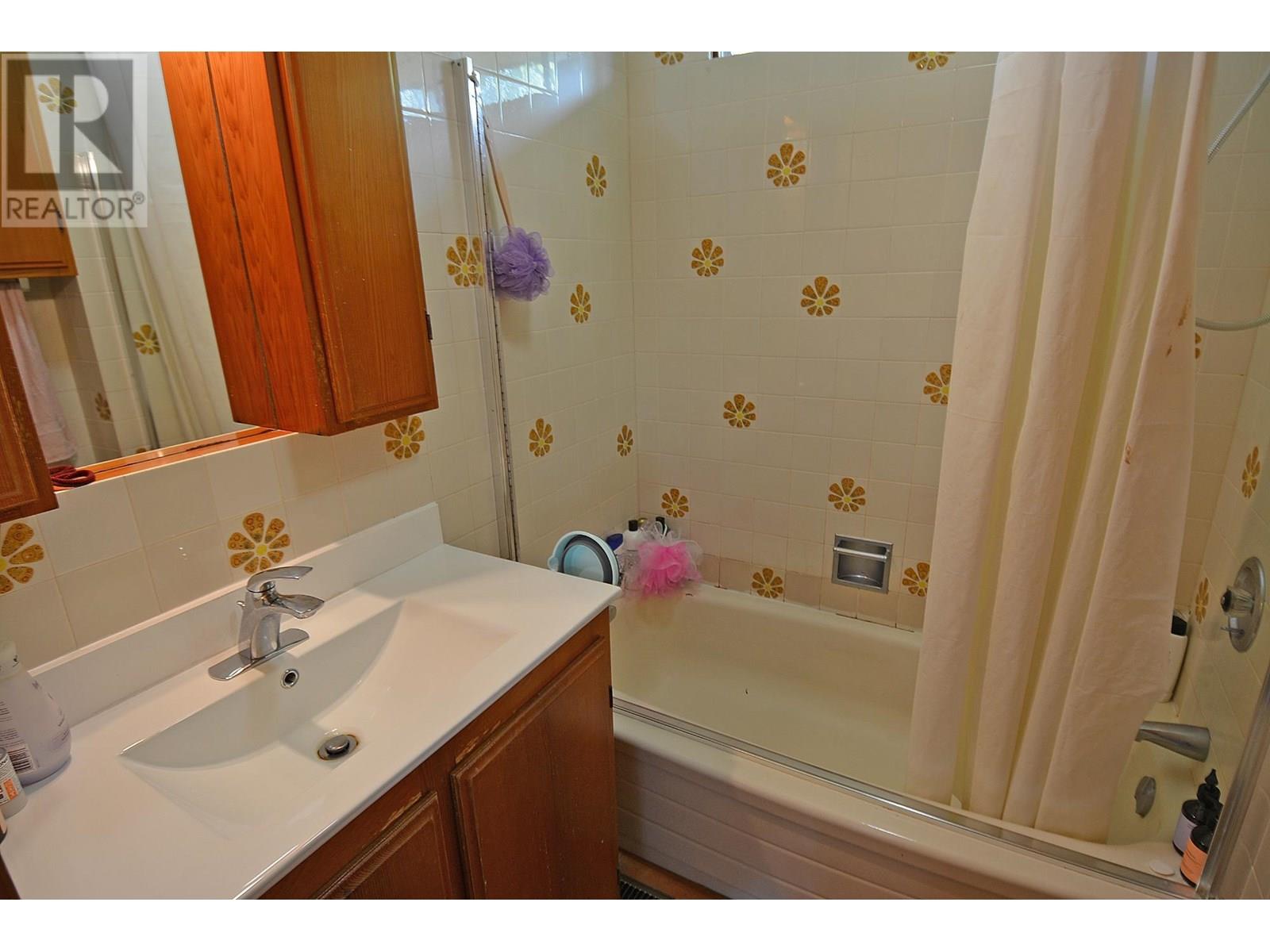 Photo 38 of 413 Sixth Street, Nelson BC
