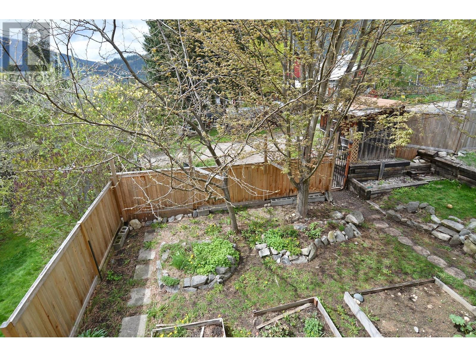 Photo 32 of 413 Sixth Street, Nelson BC