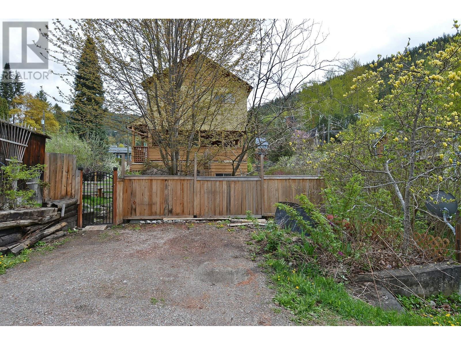 Photo 27 of 413 Sixth Street, Nelson BC