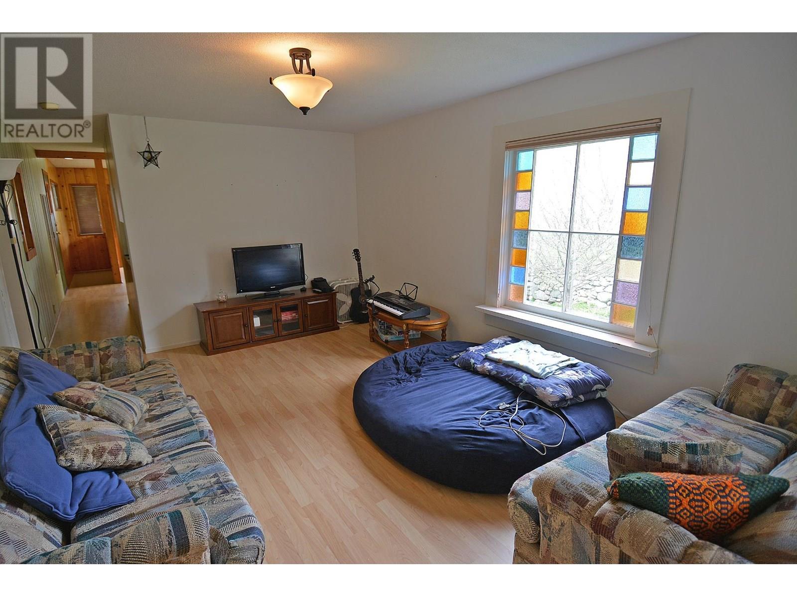 Photo 23 of 413 Sixth Street, Nelson BC