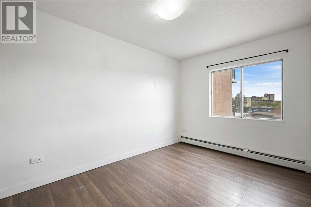 Single Family House for Sale in    Avenue SW Cliff Bungalow Calgary 
