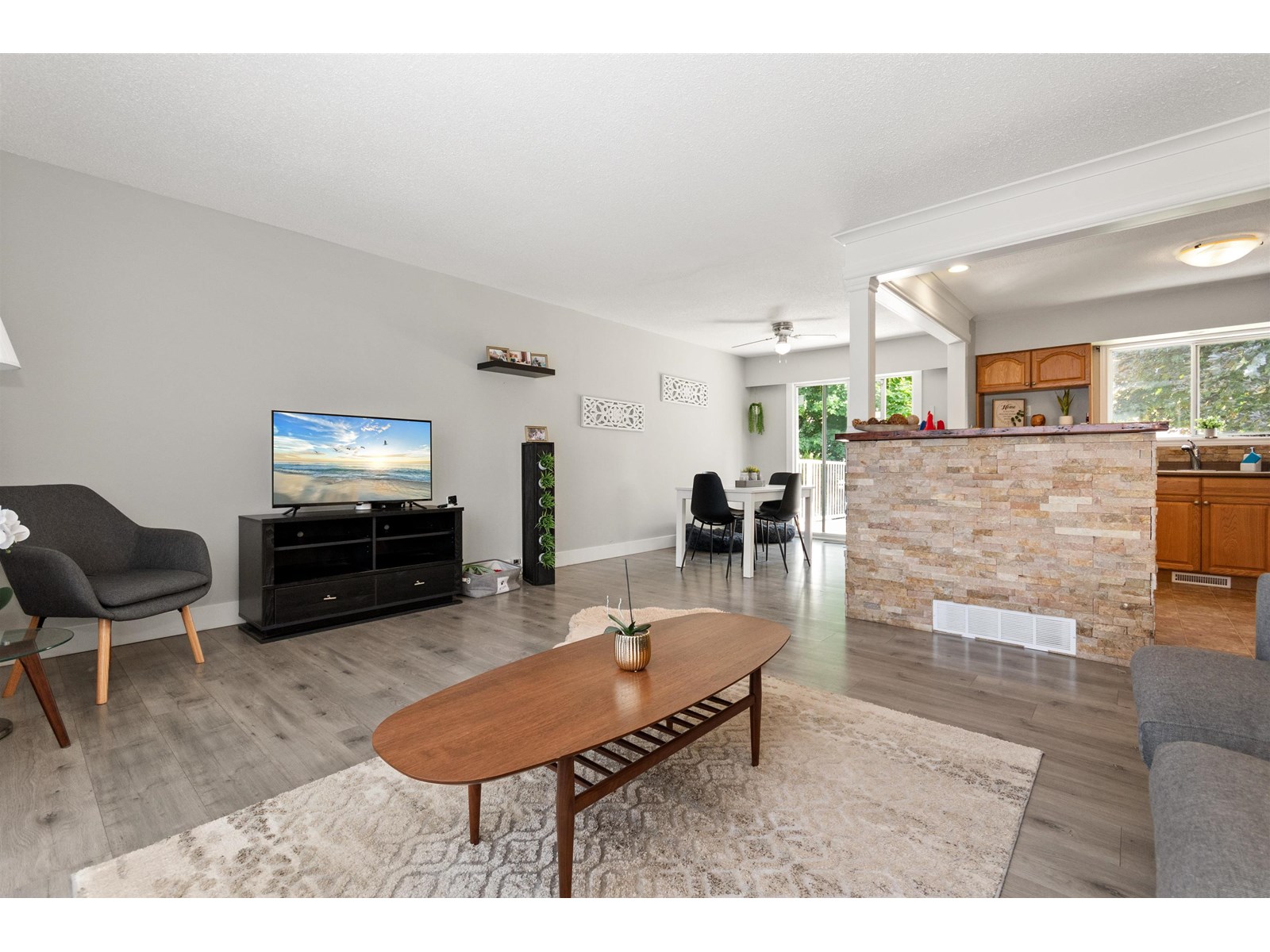 Photo 4 of 9476 Paula Crescent Chilliwack Proper East, Chilliwack BC