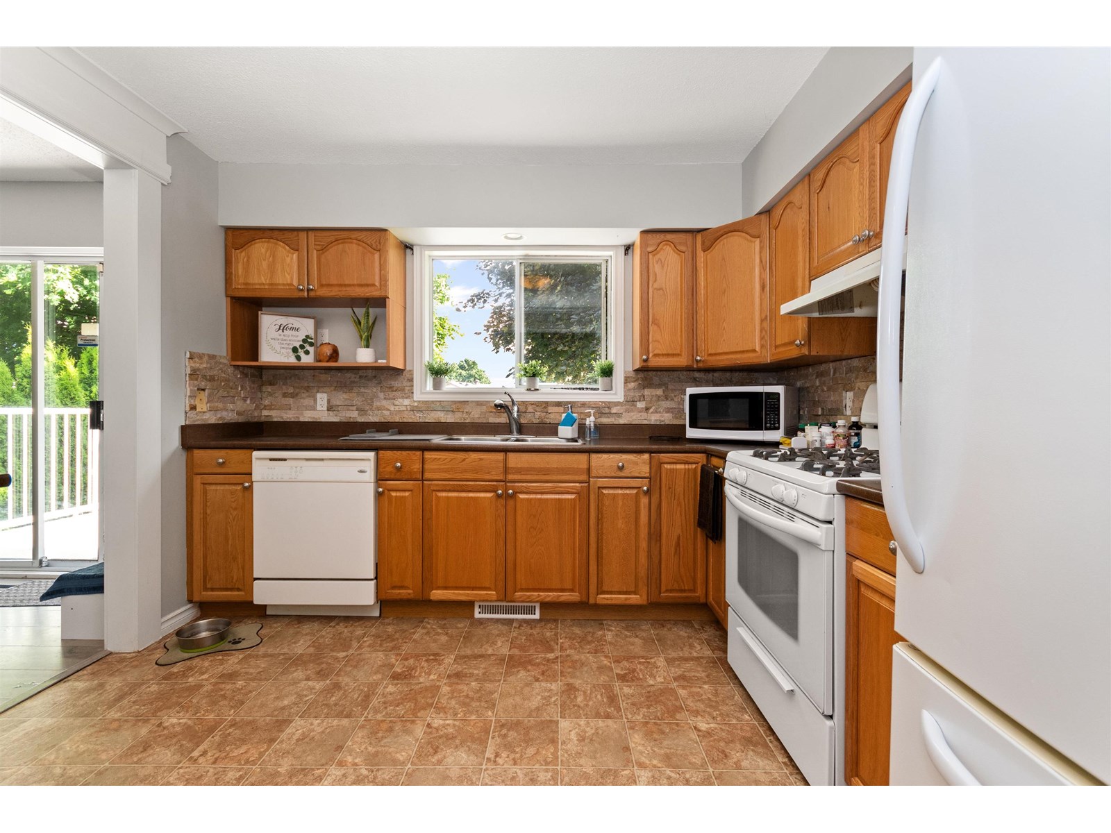 Photo 12 of 9476 Paula Crescent Chilliwack Proper East, Chilliwack BC