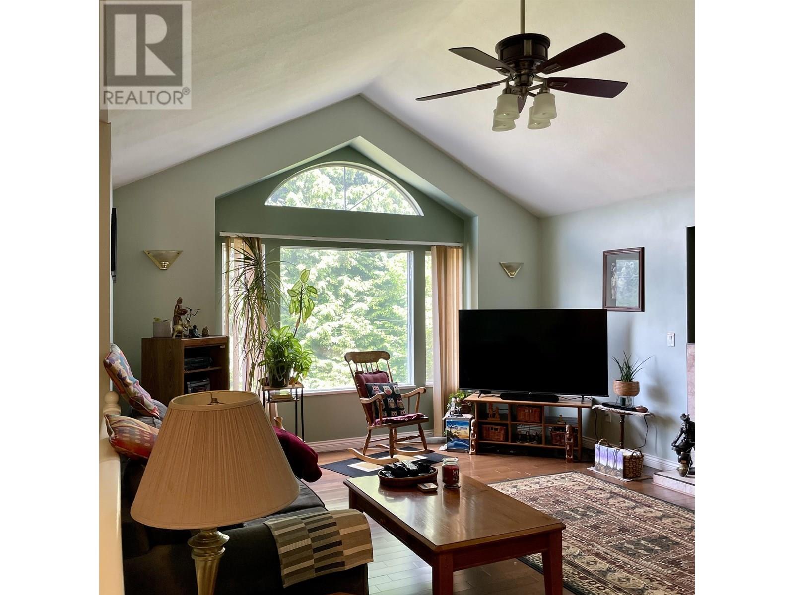 Photo 10 of 21854 Lougheed Highway, Maple Ridge BC