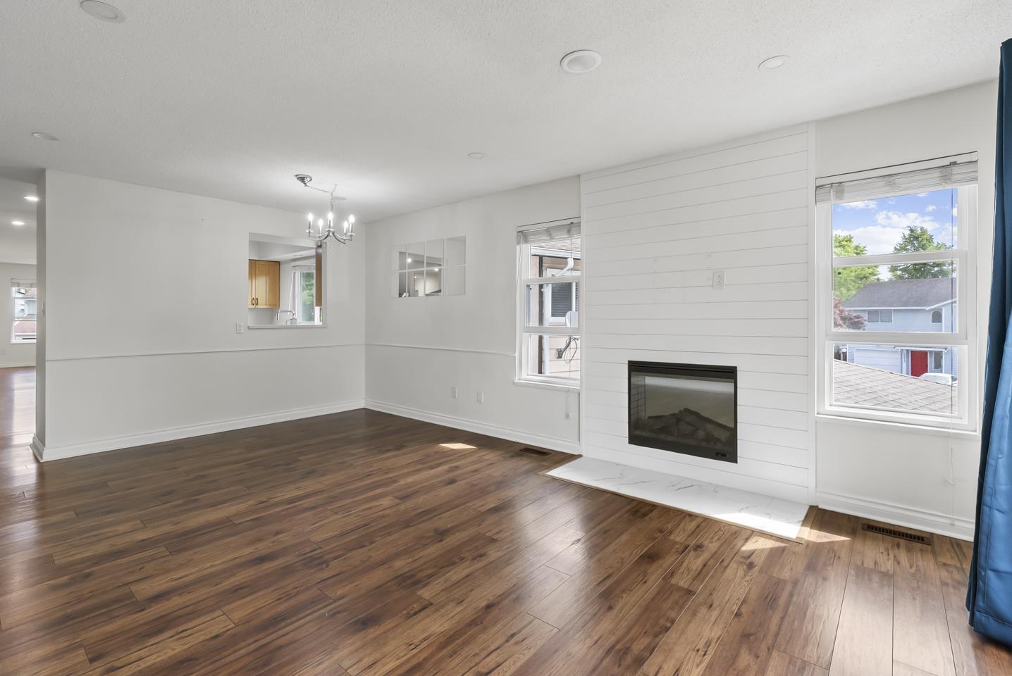 Photo 3 of 2268 Willoughby Way, Langley BC