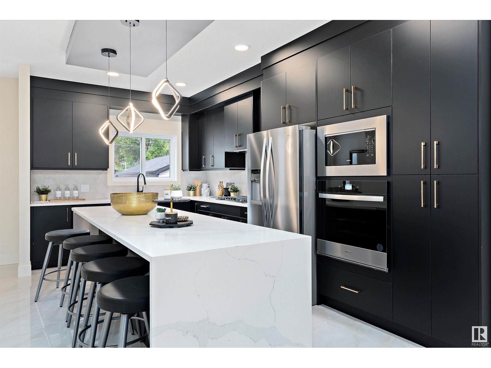 Photo 11 of 10965 129 St Nw, Edmonton AB