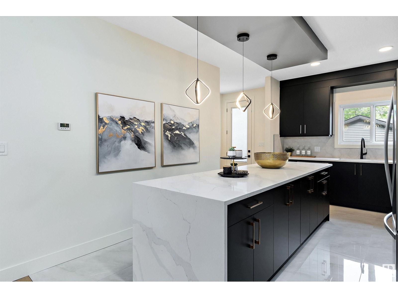 Photo 15 of 10965 129 St Nw, Edmonton AB