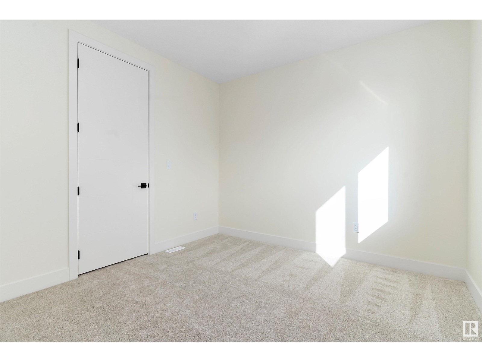 Photo 33 of 10965 129 St Nw, Edmonton AB
