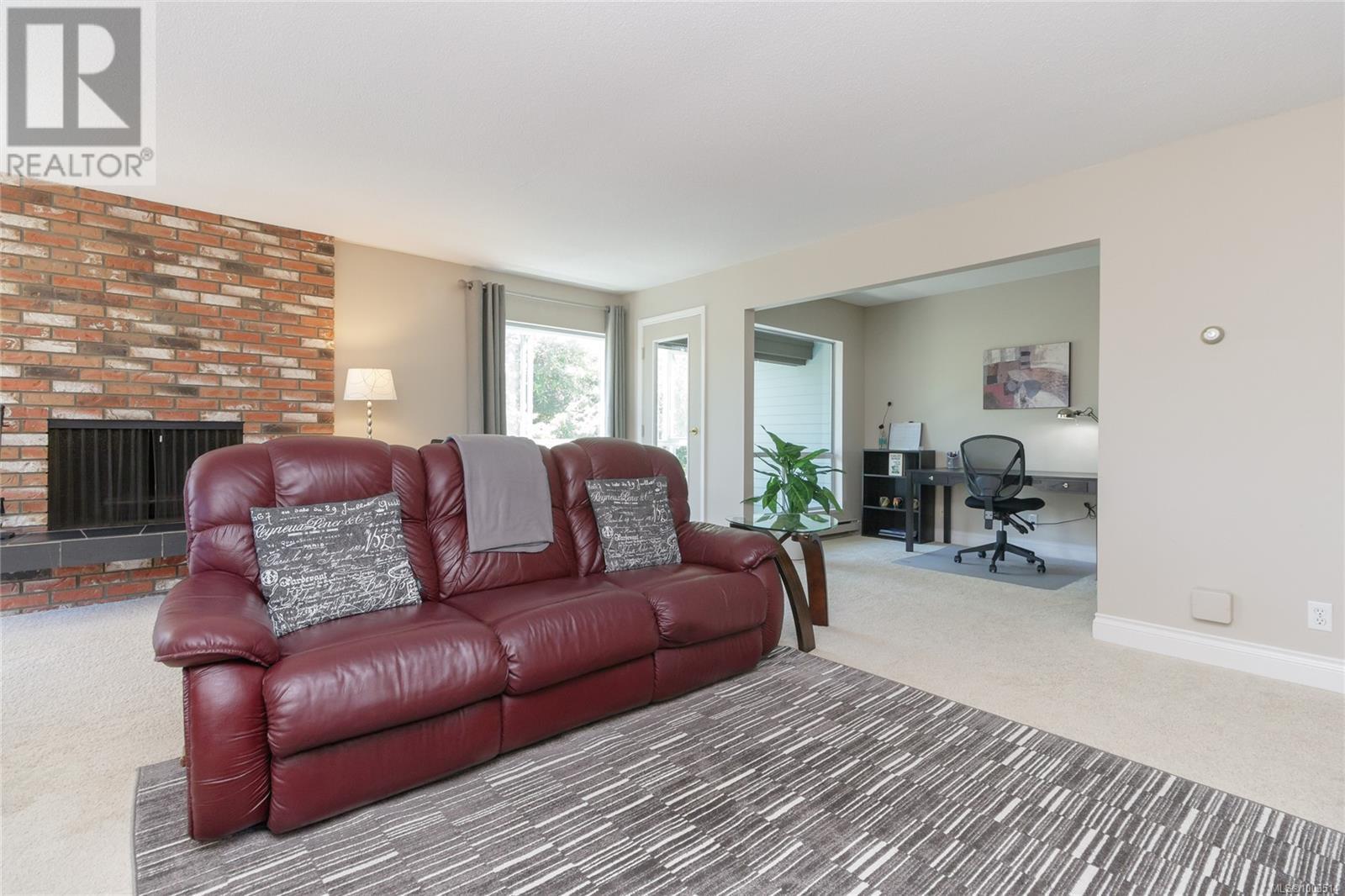 Photo 23 of 203 1725 Cedar Hill Cross Rd E, Saanich BC