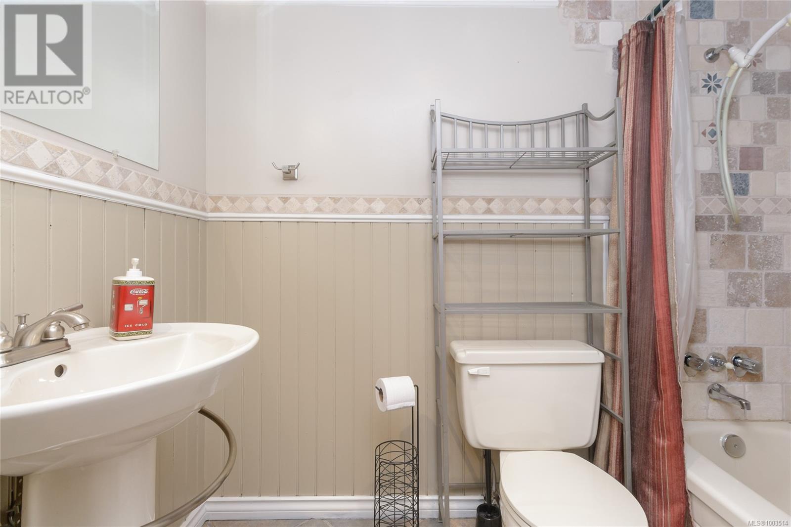 Photo 11 of 203 1725 Cedar Hill Cross Rd E, Saanich BC