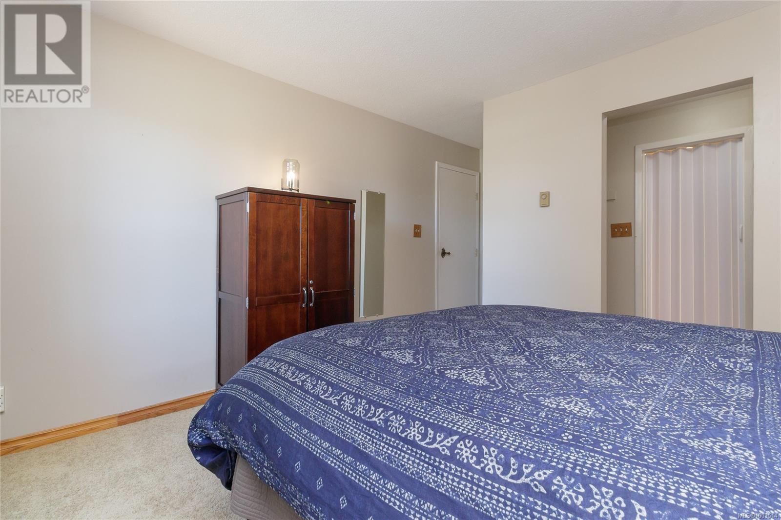 Photo 12 of 203 1725 Cedar Hill Cross Rd E, Saanich BC