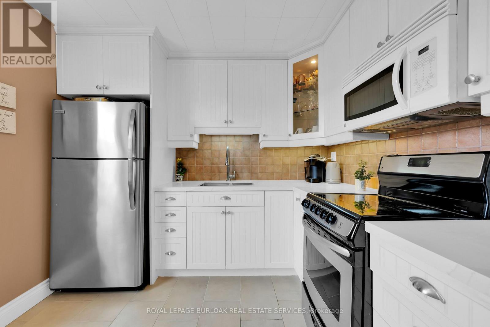 Photo 15 of 16 1351 Lakeshore Road, Burlington ON