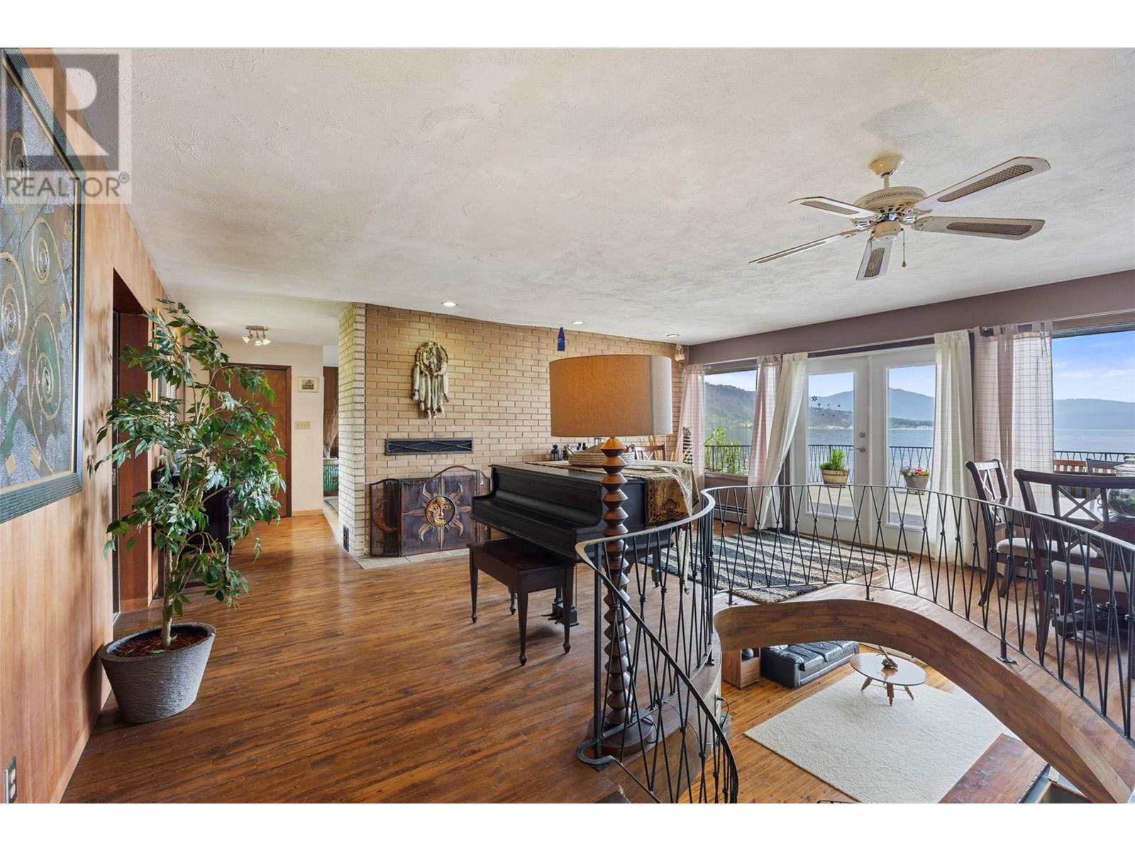 4498 SQUILAX-ANGLEMONT Road Unit# 5, North Shuswap