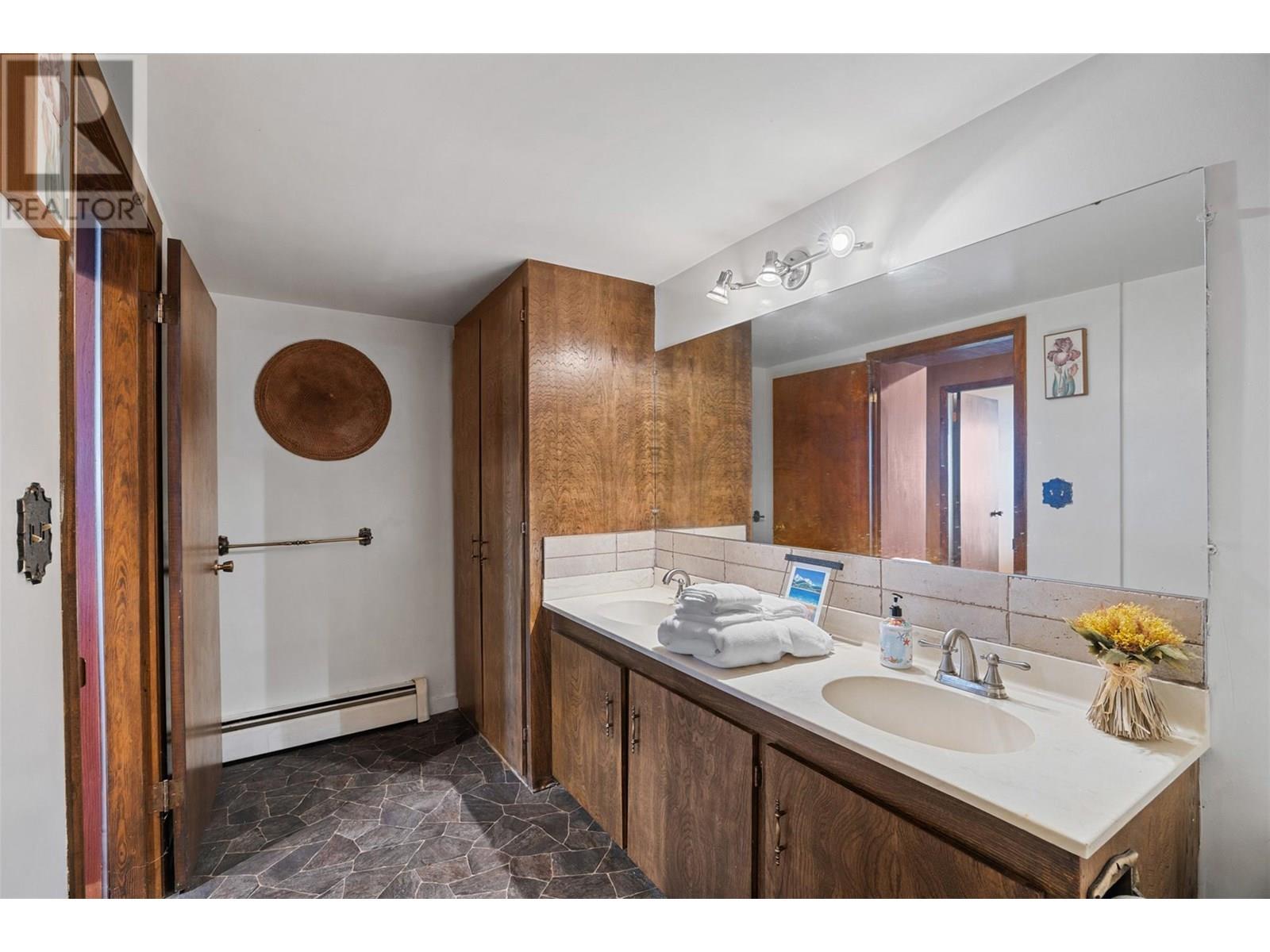 4498 SQUILAX-ANGLEMONT Road Unit# 5, North Shuswap