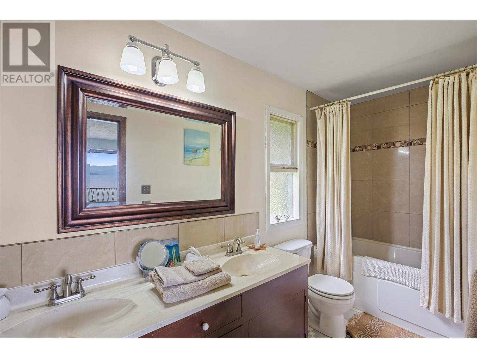 4498 SQUILAX-ANGLEMONT Road Unit# 5, North Shuswap