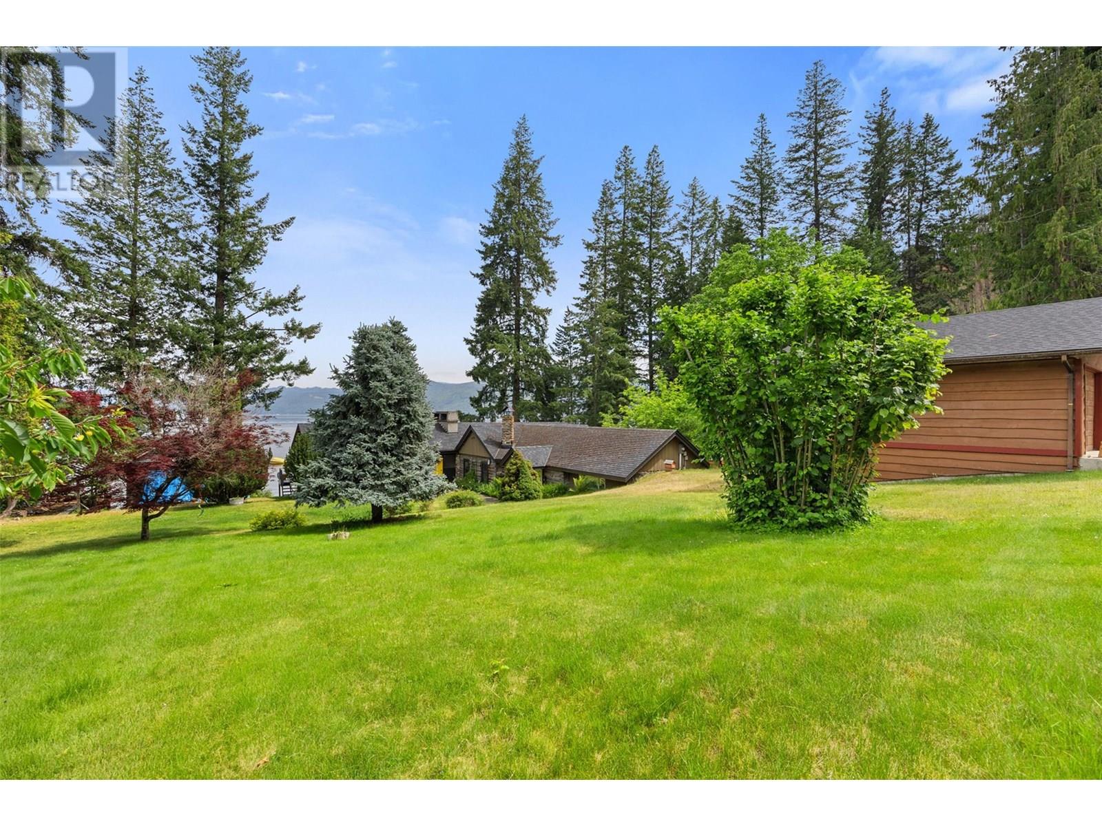 4498 SQUILAX-ANGLEMONT Road Unit# 5, North Shuswap