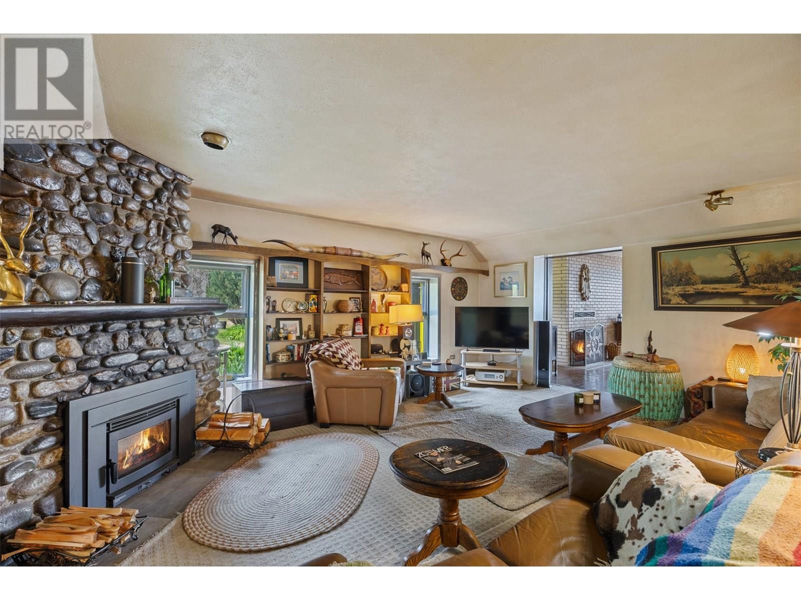 4498 SQUILAX-ANGLEMONT Road Unit# 5, North Shuswap