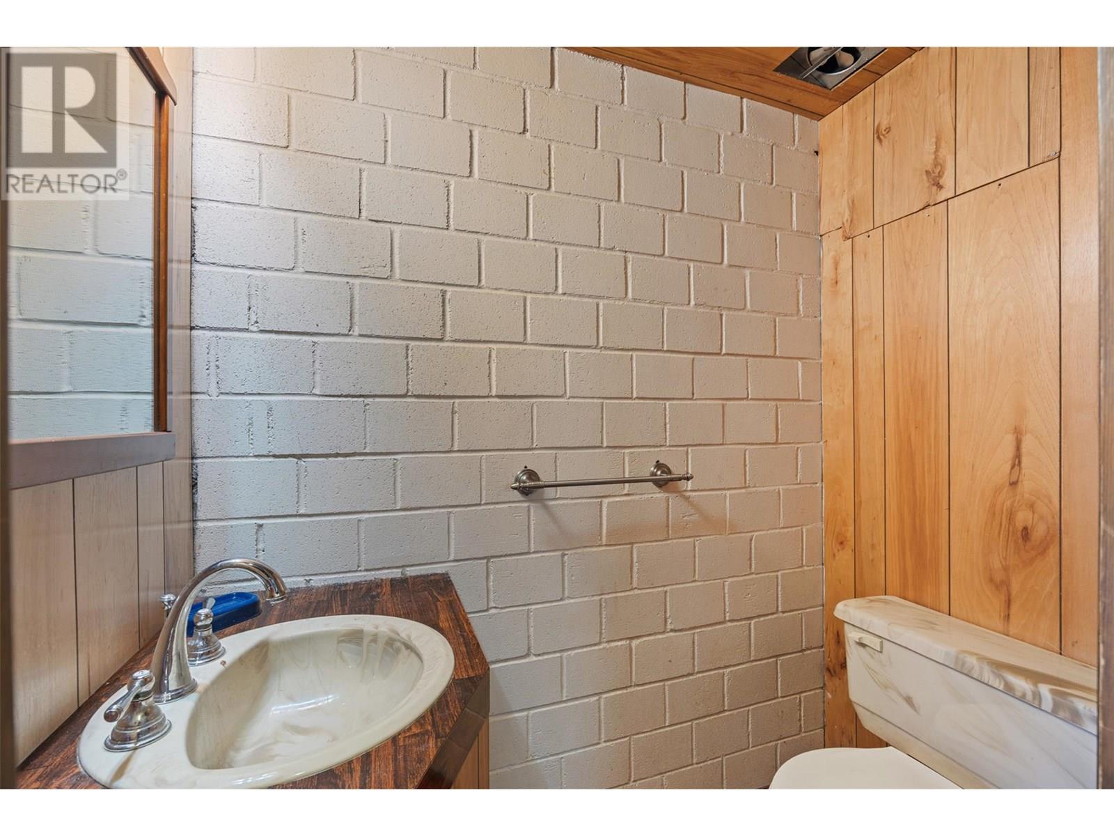 4498 SQUILAX-ANGLEMONT Road Unit# 5, North Shuswap