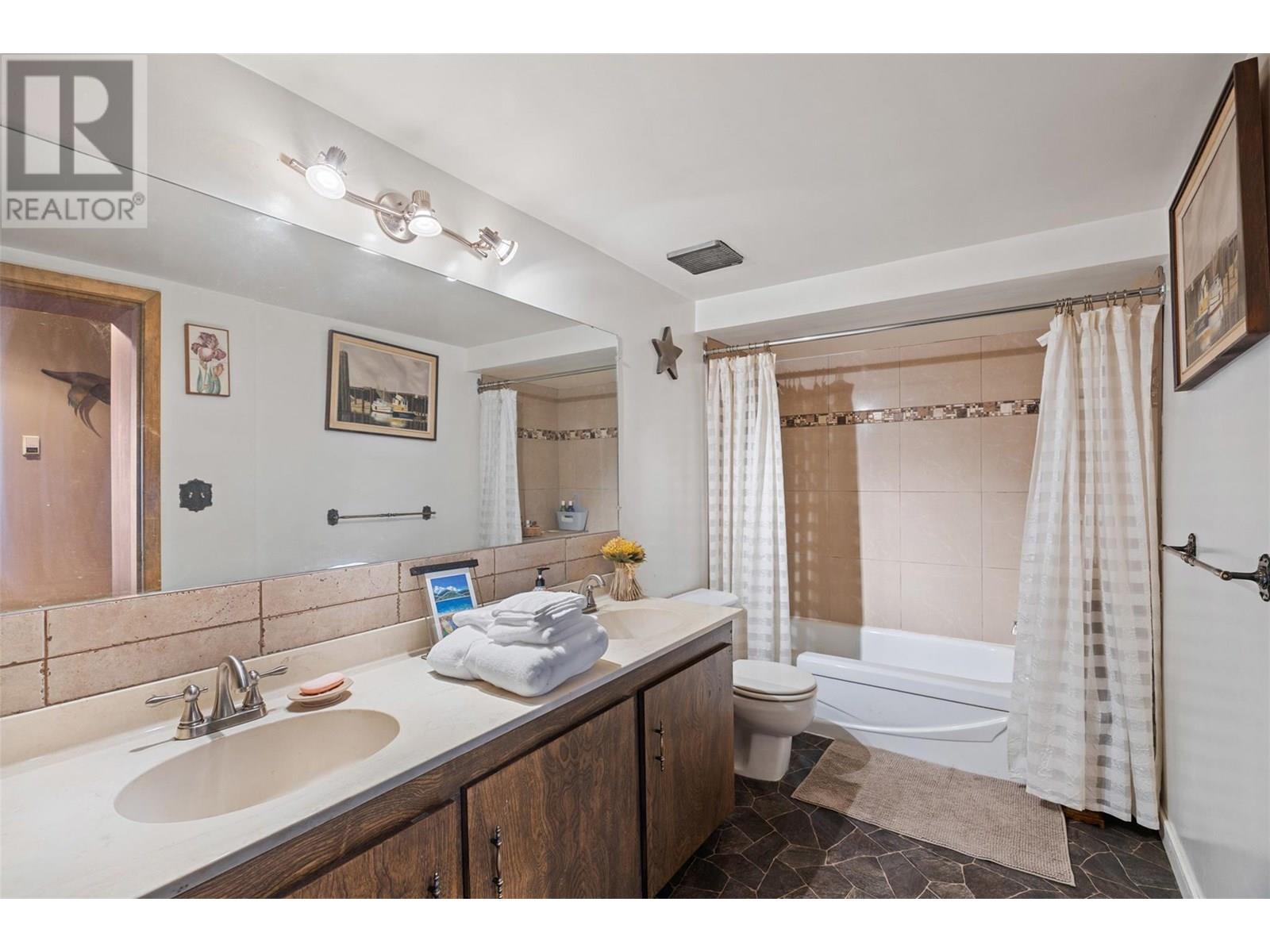 4498 SQUILAX-ANGLEMONT Road Unit# 5, North Shuswap