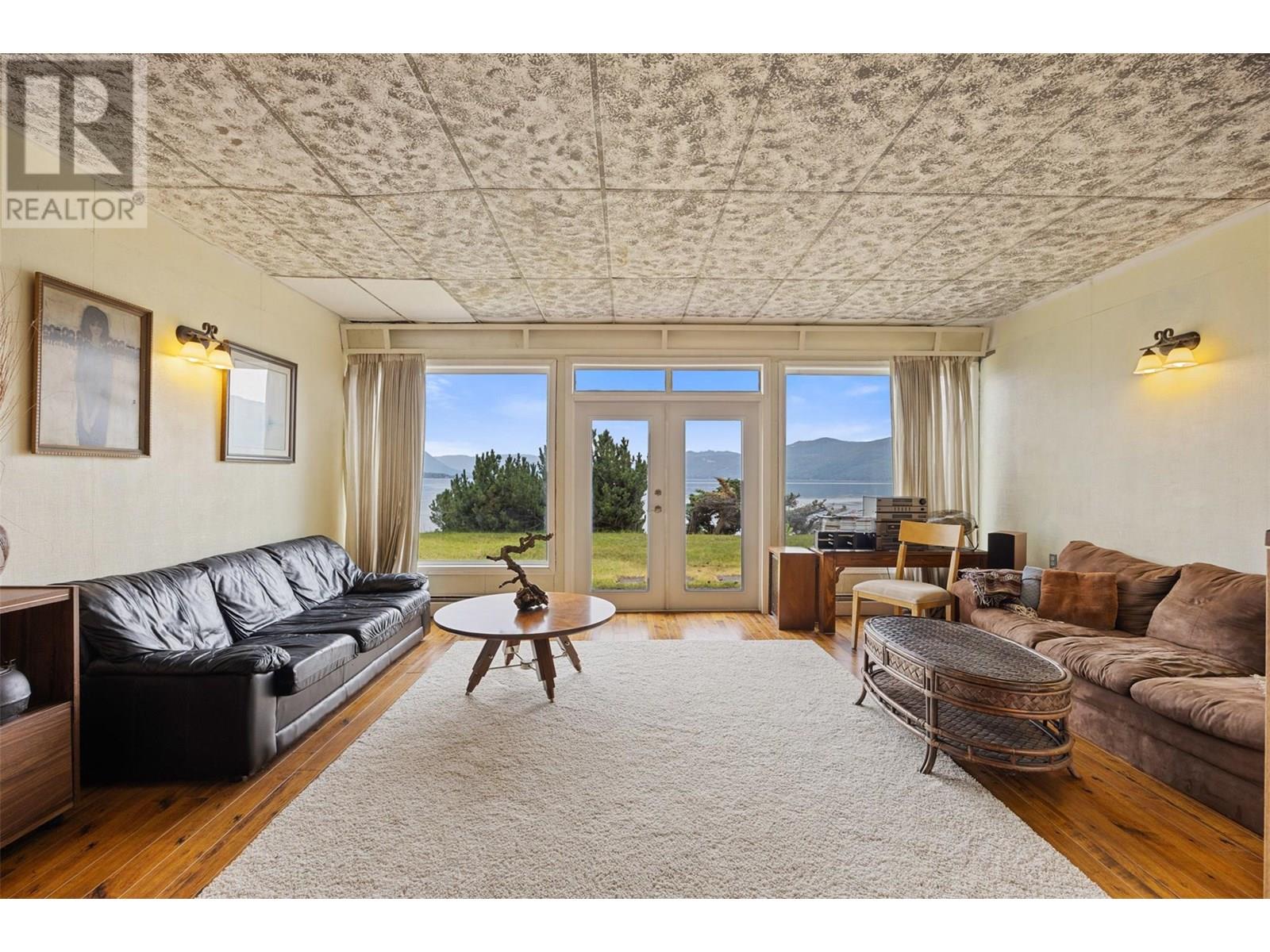 4498 SQUILAX-ANGLEMONT Road Unit# 5, North Shuswap