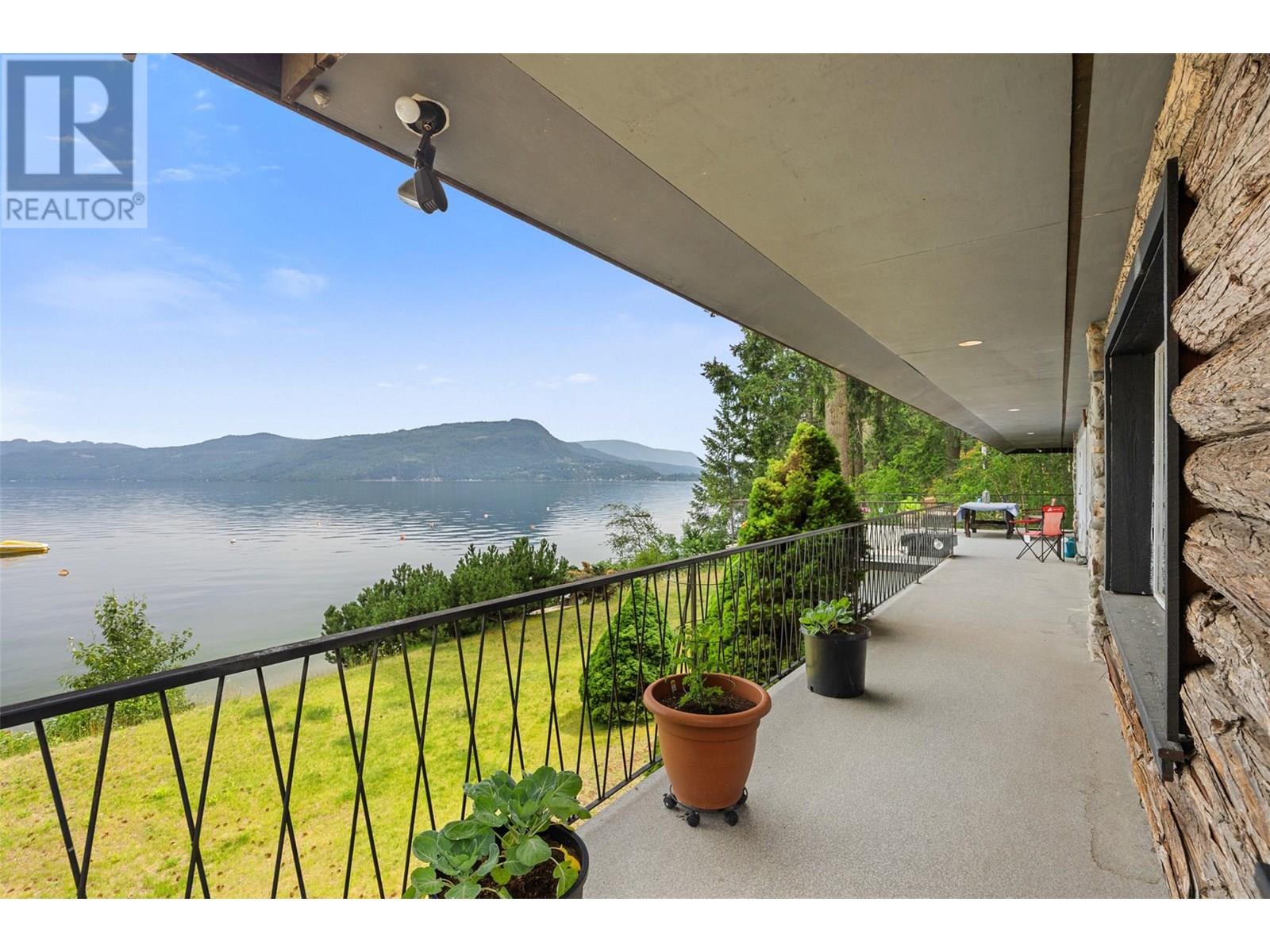 4498 SQUILAX-ANGLEMONT Road Unit# 5, North Shuswap