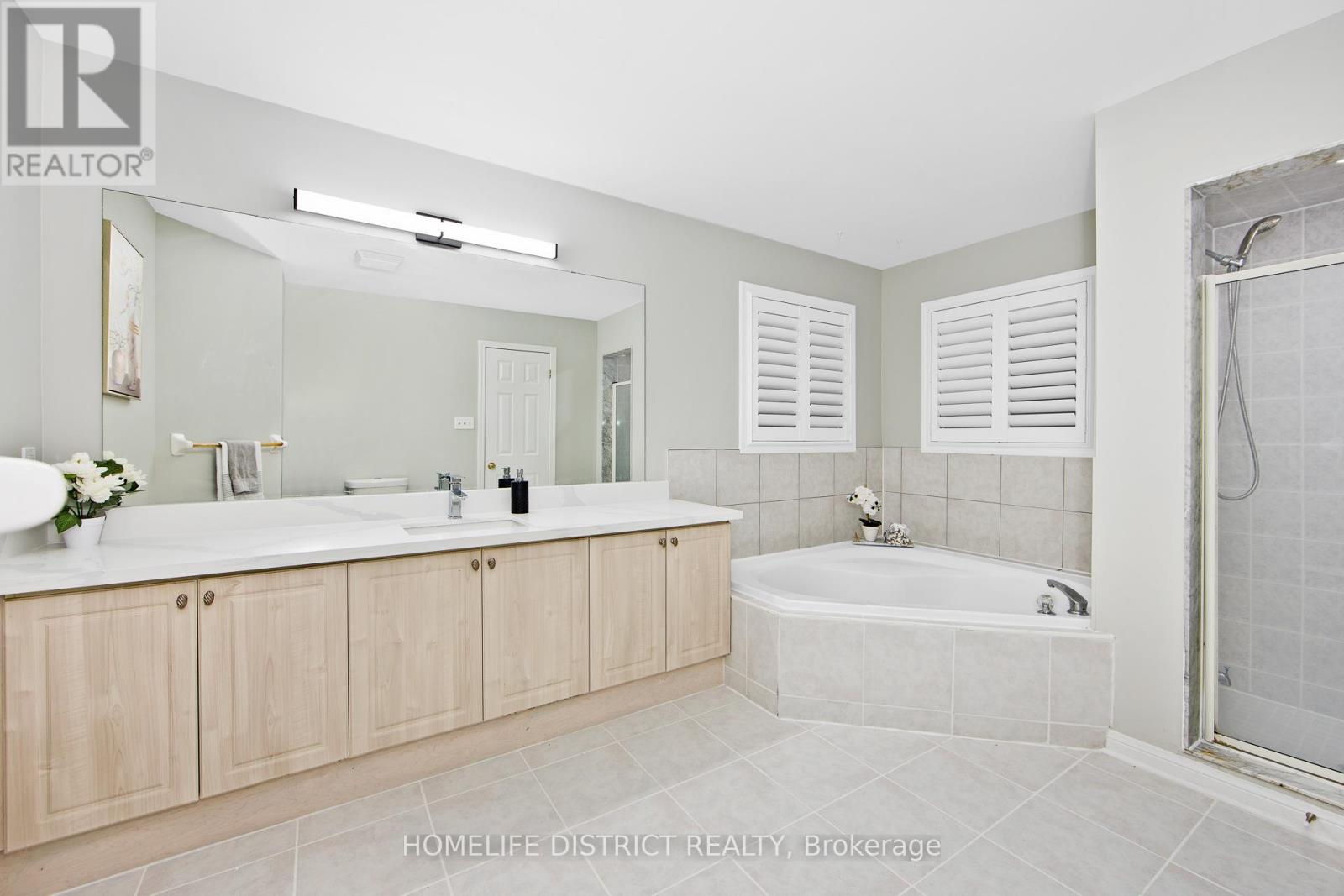 Photo 18 of 50 Weldrick Crescent, Clarington ON