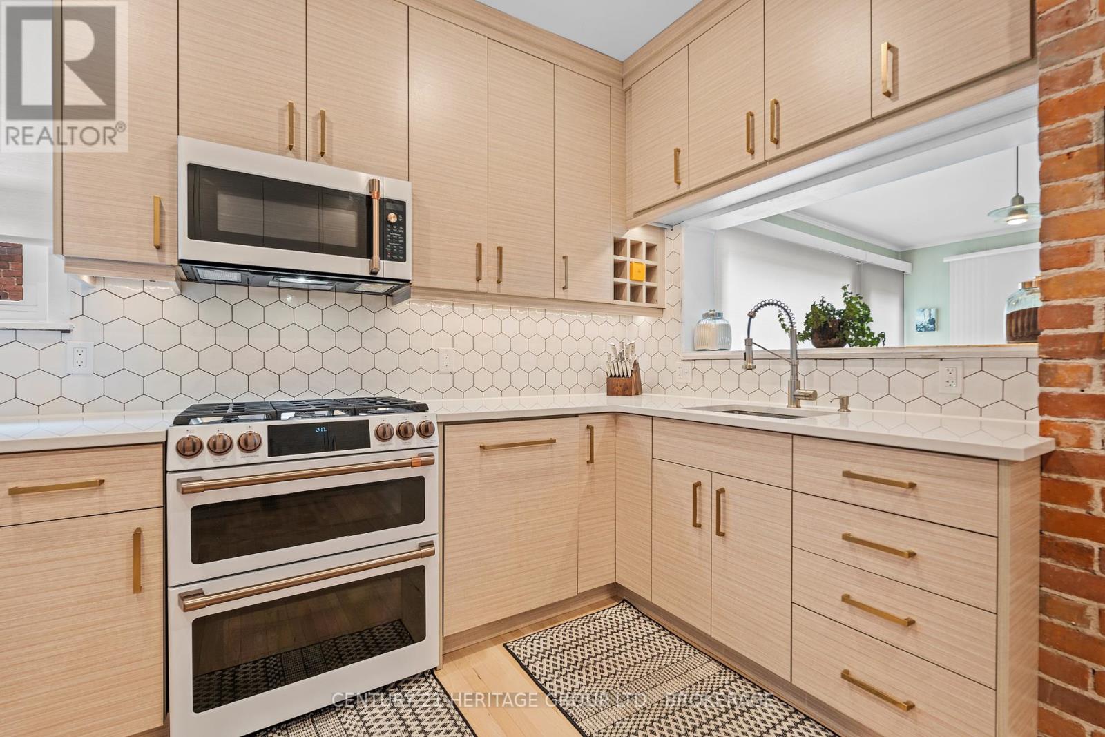 Photo 3 of 292 Victoria Street, Kingston ON